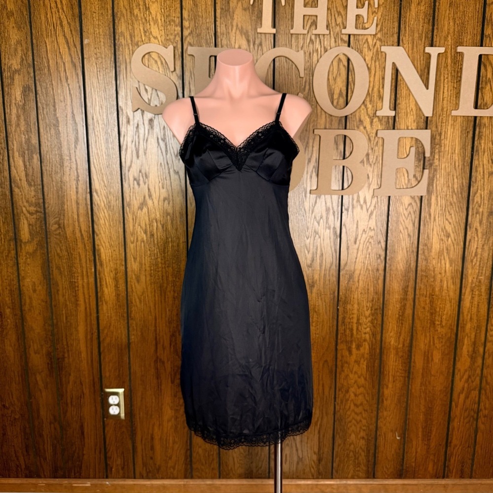 Cabernet Full Slip Women 34/40 Black Lace Trim Adjustable Strap Nylon Intimates